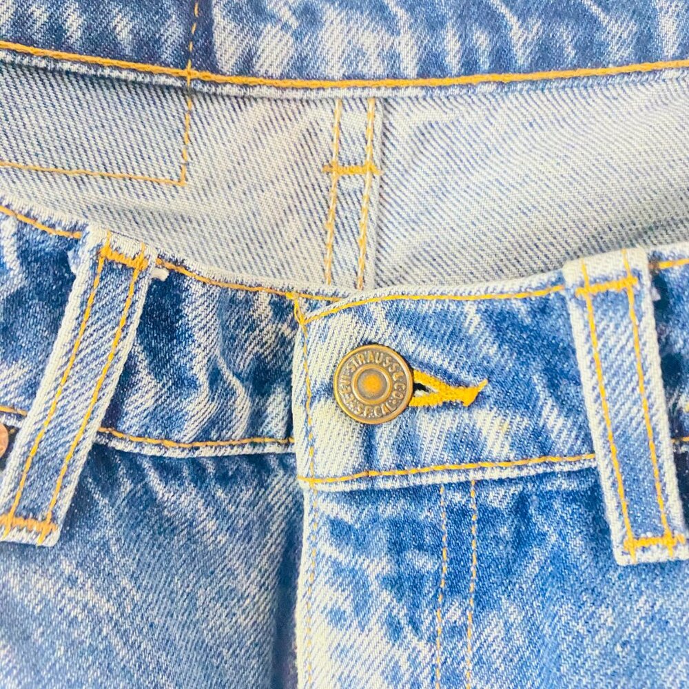 Vintage Levi’s 517 Cutoff Shorts — Western Edge, Urban Cool (W32 x L30) - Picture 7 of 13